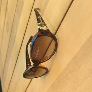 Gucci Brown Oversized Sunglasses with Tortoiseshell Frame - Great Condition